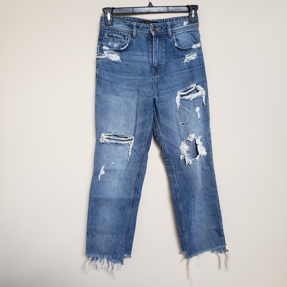 ZARA Distressed High Rise Jeans 8A75W